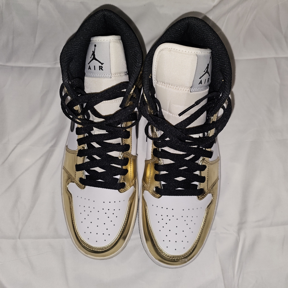 Jordan Athletic Shoes White and Gold
